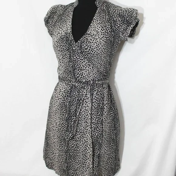 express design studio dress EXPRESS DESIGN STUDIO Black & Tan Animal Print Wrap Dress Size 0 Short  Sleeve